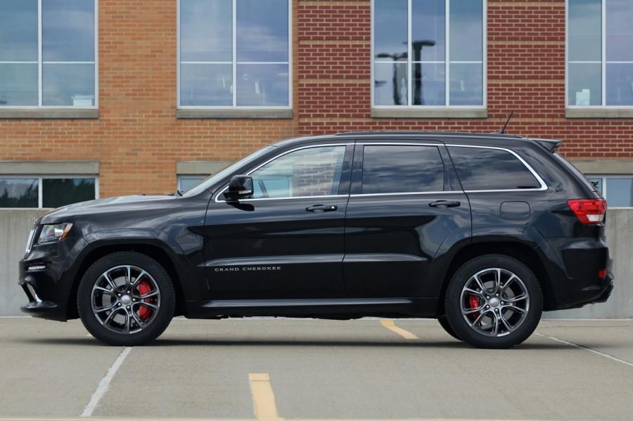  Jeep Grand Cherokee SRT8 2012 года  (фото 18 из 186)